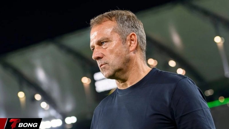 HLV Hansi Flick bị nhận định là phơi bày sự yếu kém và bế tắc trong tấn công.